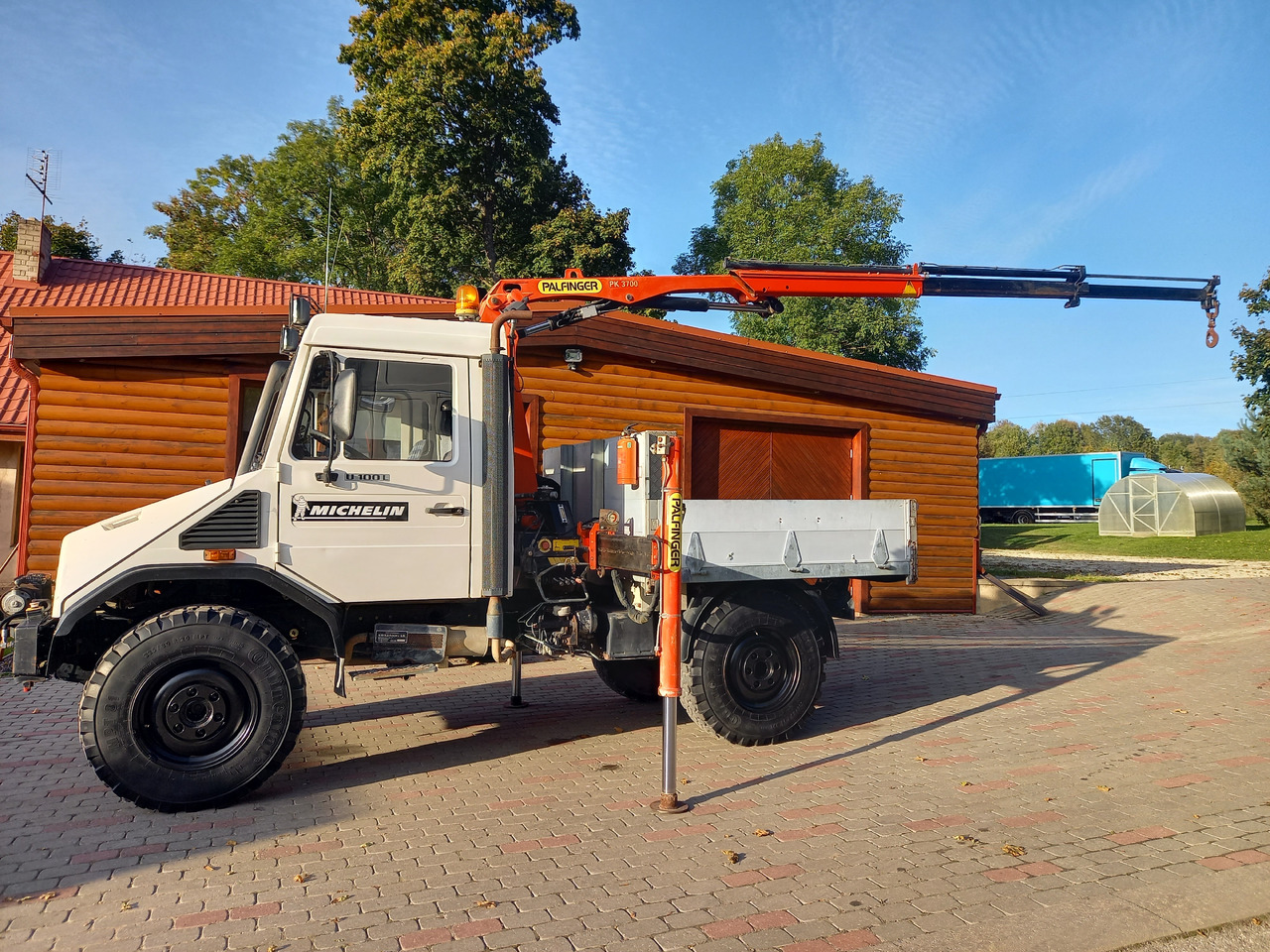UNIMOG U100L - Crane truck: picture 2 UNIMOG U100L - Crane truck: picture 2