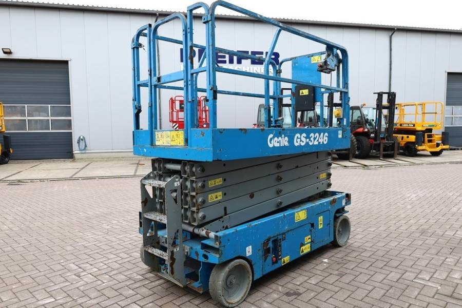 Genie GS3246 Electric, Working Height 11.75 m, 318kg Cap - Scissor lift: picture 2 Genie GS3246 Electric, Working Height 11.75 m, 318kg Cap - Scissor lift: picture 2