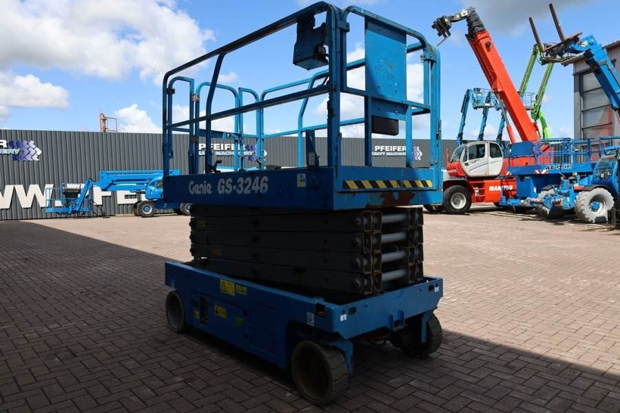 Genie GS3246 Electric, Working Height 11.75 m, 318kg Cap - Scissor lift: picture 2 Genie GS3246 Electric, Working Height 11.75 m, 318kg Cap - Scissor lift: picture 2