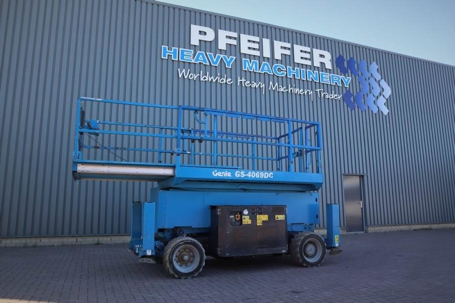 Genie GS4069DC Electric, 14m Working Height, 363kg Capac  - Scissor lift: picture 3 Genie GS4069DC Electric, 14m Working Height, 363kg Capac  - Scissor lift: picture 3