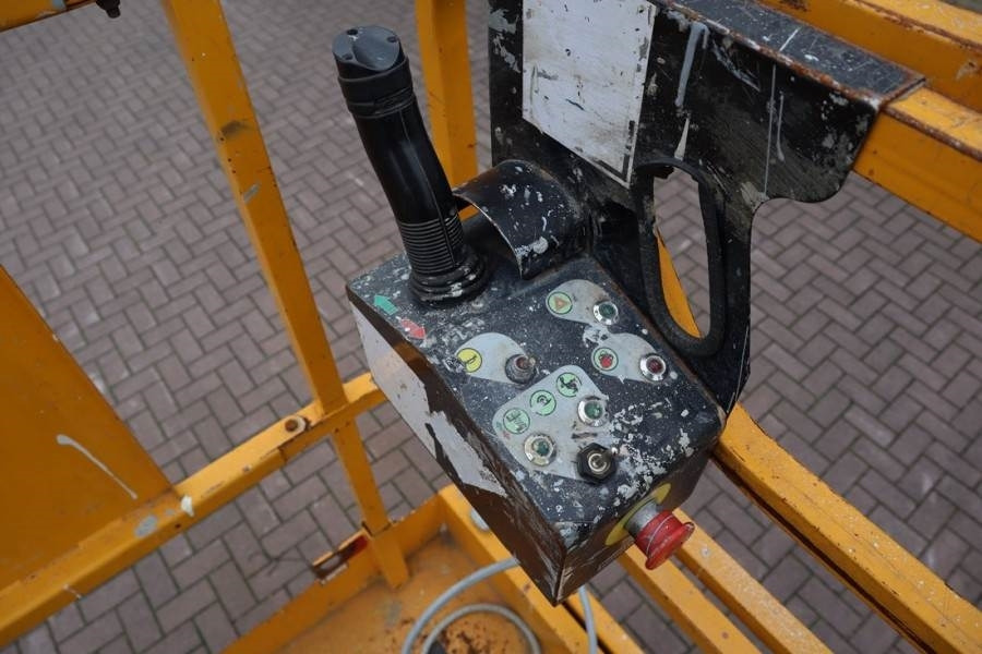 Haulotte Compact 10 Electric, 10m Working Height, 450kg Cap - Scissor lift: picture 4 Haulotte Compact 10 Electric, 10m Working Height, 450kg Cap - Scissor lift: picture 4