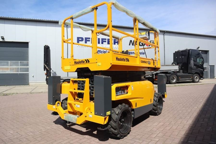 Haulotte Compact 12DX Valid Inspection, *Guarantee! Diesel, - Scissor lift: picture 2 Haulotte Compact 12DX Valid Inspection, *Guarantee! Diesel, - Scissor lift: picture 2