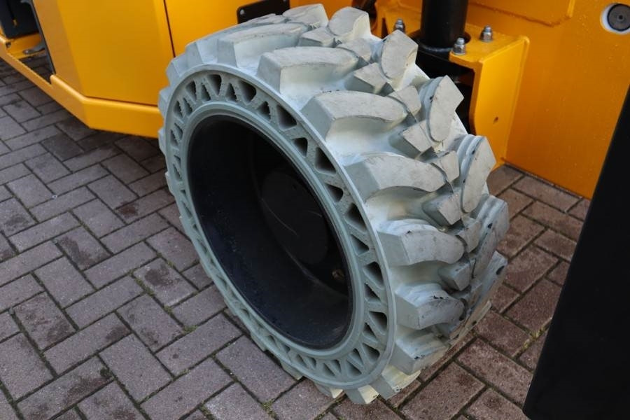 Haulotte HS18EPRO Full Electric 4x4 Drive, Versatile Use: O - Scissor lift: picture 5 Haulotte HS18EPRO Full Electric 4x4 Drive, Versatile Use: O - Scissor lift: picture 5