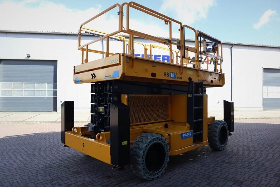 Haulotte HS18EPRO Full Electric 4x4 Drive, Versatile Use: O - Scissor lift: picture 3 Haulotte HS18EPRO Full Electric 4x4 Drive, Versatile Use: O - Scissor lift: picture 3