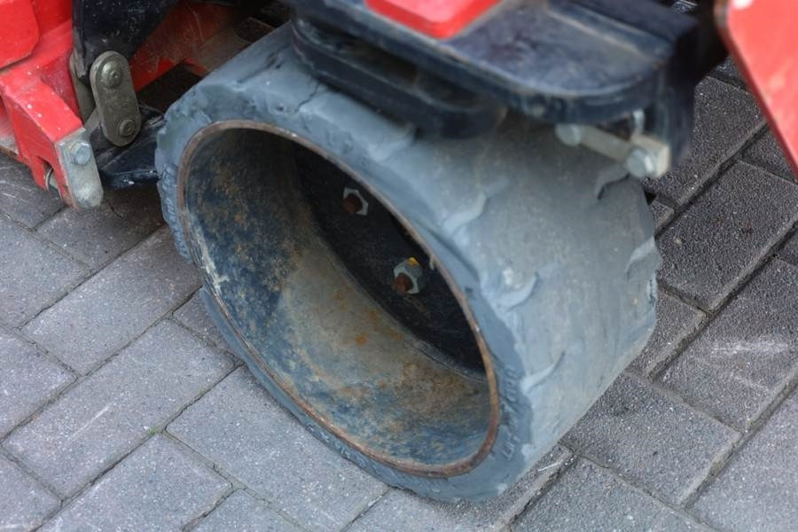 Scissor lift Holland Lift Ecostar HL-7810 Electric, 10m Working Height, 450k: picture 10