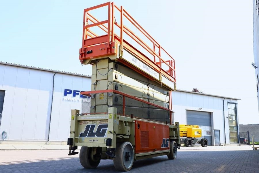 JLG SL245-12 Diesel, 4x4x4 Drive, 26.5m Working Height - Scissor lift: picture 2 JLG SL245-12 Diesel, 4x4x4 Drive, 26.5m Working Height - Scissor lift: picture 2