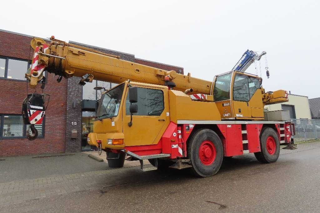Liebherr LTM 1030-2.1 - All terrain crane: picture 1 Liebherr LTM 1030-2.1 - All terrain crane: picture 1