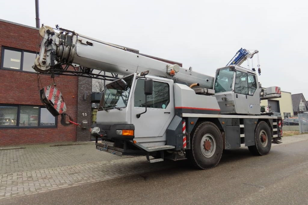 Liebherr LTM 1030/2 - All terrain crane: picture 1 Liebherr LTM 1030/2 - All terrain crane: picture 1