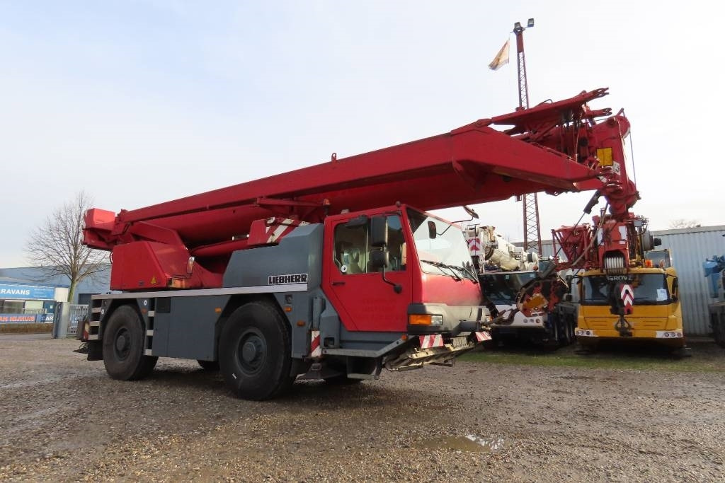 Liebherr LTM 1040-2.1 - All terrain crane: picture 2 Liebherr LTM 1040-2.1 - All terrain crane: picture 2