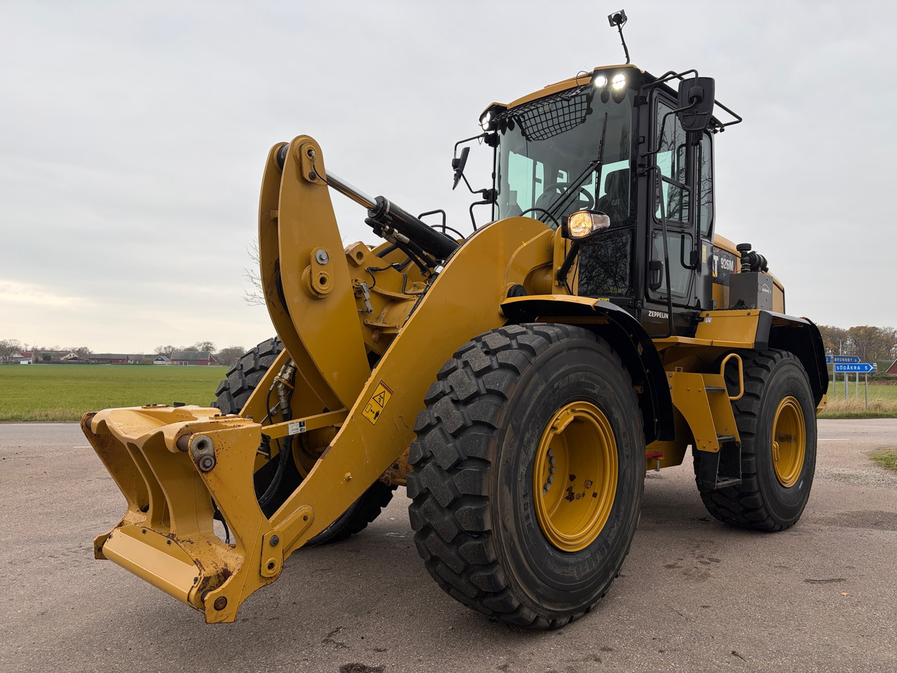 CAT 926M - Wheel loader: picture 1 CAT 926M - Wheel loader: picture 1