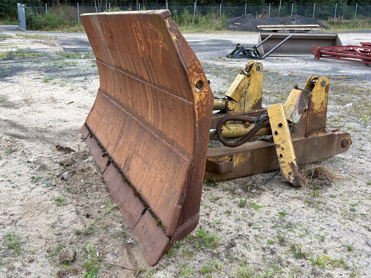 CAT - Construction equipment: picture 1 CAT - Construction equipment: picture 1