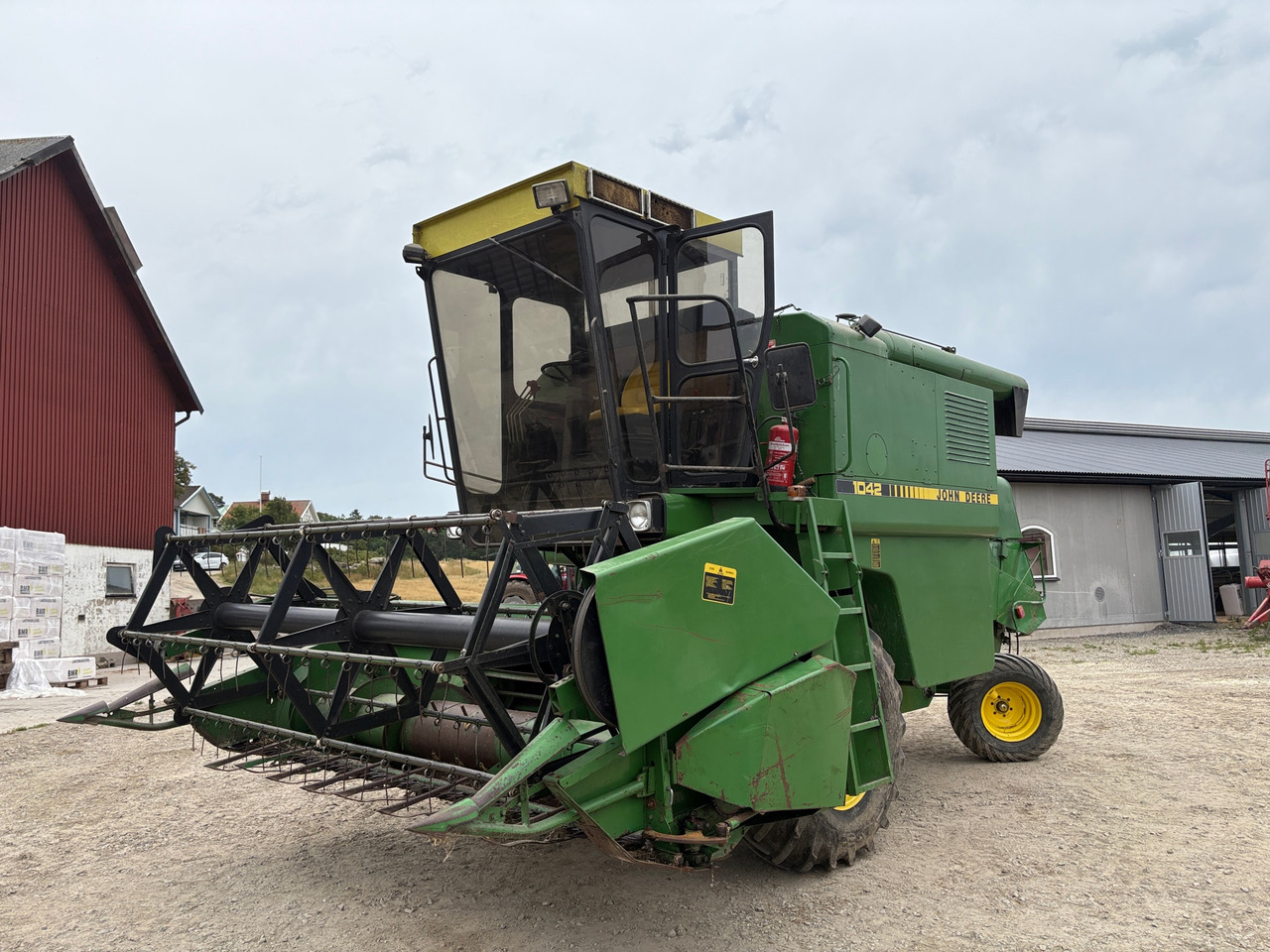 John Deere 1042 - Combine harvester: picture 1 John Deere 1042 - Combine harvester: picture 1