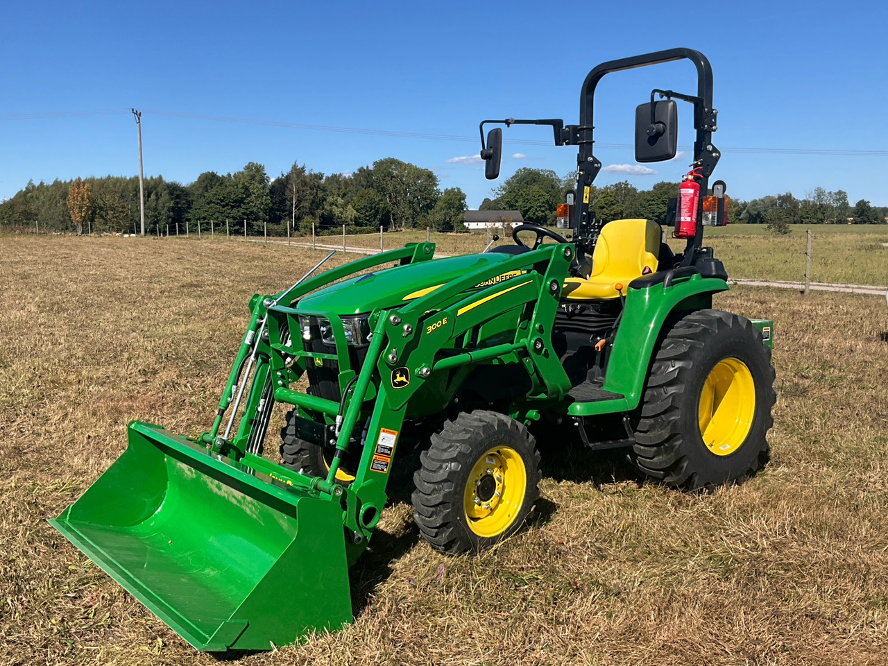 John Deere 3038E - Farm tractor: picture 1 John Deere 3038E - Farm tractor: picture 1