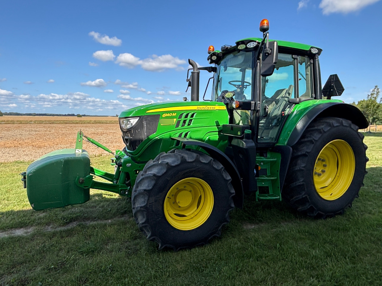 John Deere 6140M - Farm tractor: picture 1 John Deere 6140M - Farm tractor: picture 1