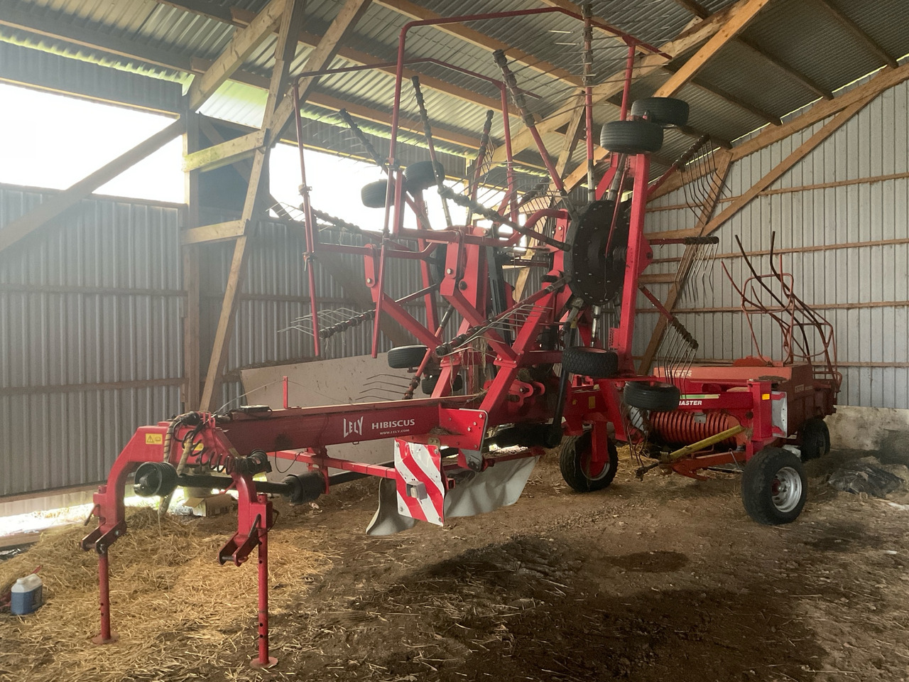 Lely Hibiscus 805 Master - Tedder/ Rake: picture 1 Lely Hibiscus 805 Master - Tedder/ Rake: picture 1