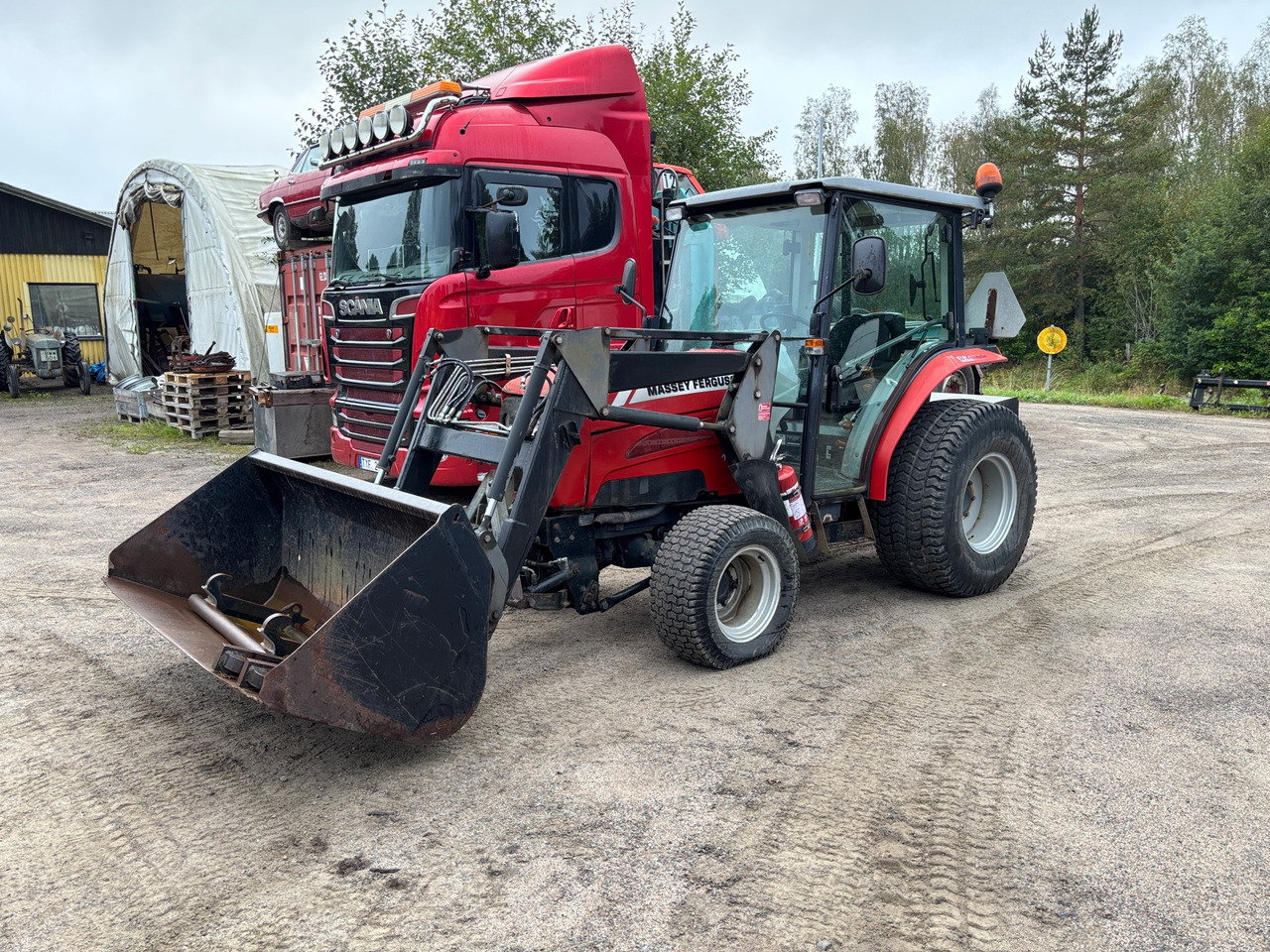 Massey Ferguson 1547 - Farm tractor: picture 1 Massey Ferguson 1547 - Farm tractor: picture 1