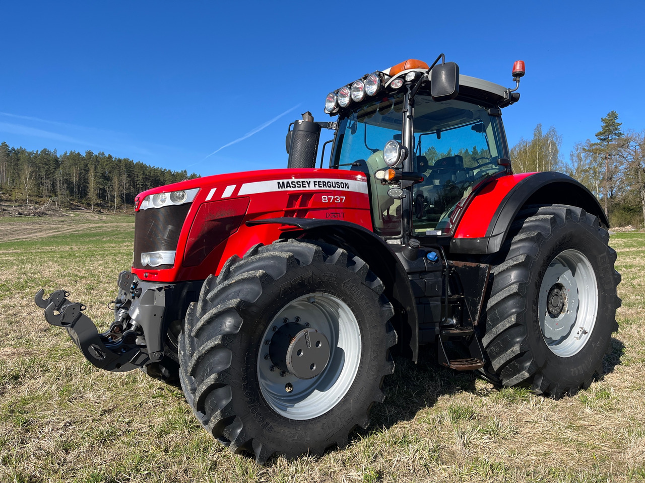 Massey Ferguson 8737 Dyna-VT - Farm tractor: picture 1 Massey Ferguson 8737 Dyna-VT - Farm tractor: picture 1