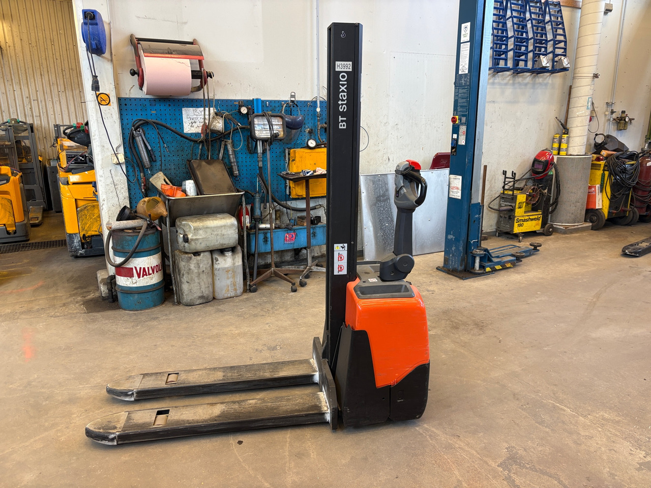 Toyota HWE 100 - Material handling equipment: picture 1 Toyota HWE 100 - Material handling equipment: picture 1