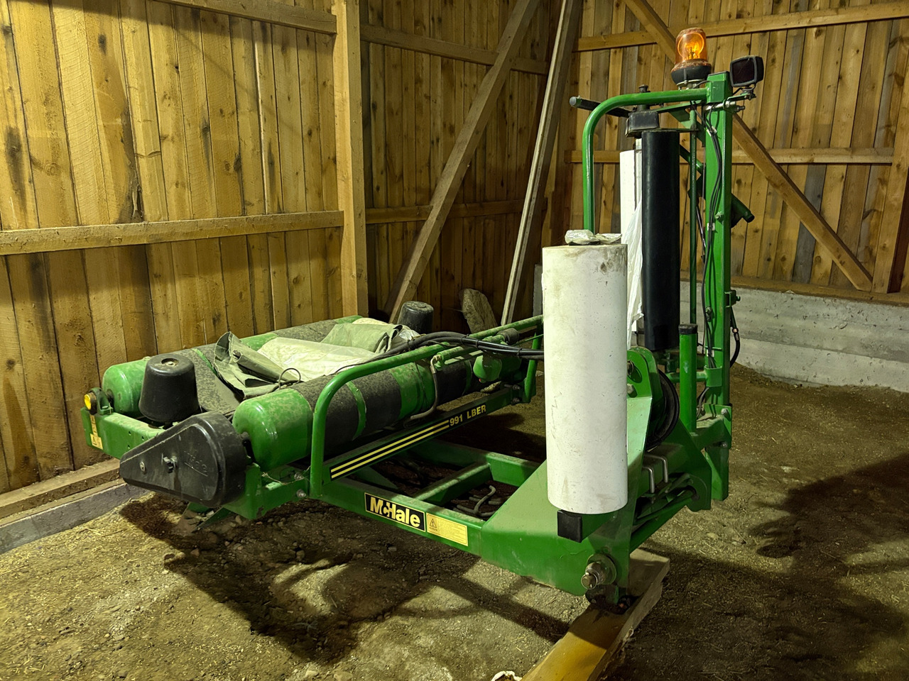 McHale 991L - Bale wrapper: picture 1 McHale 991L - Bale wrapper: picture 1