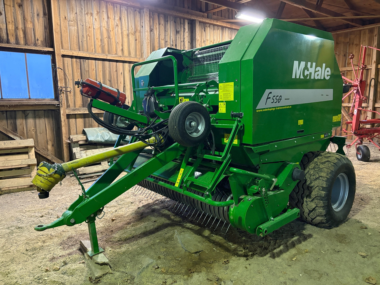 McHale F550 - Round baler: picture 1 McHale F550 - Round baler: picture 1