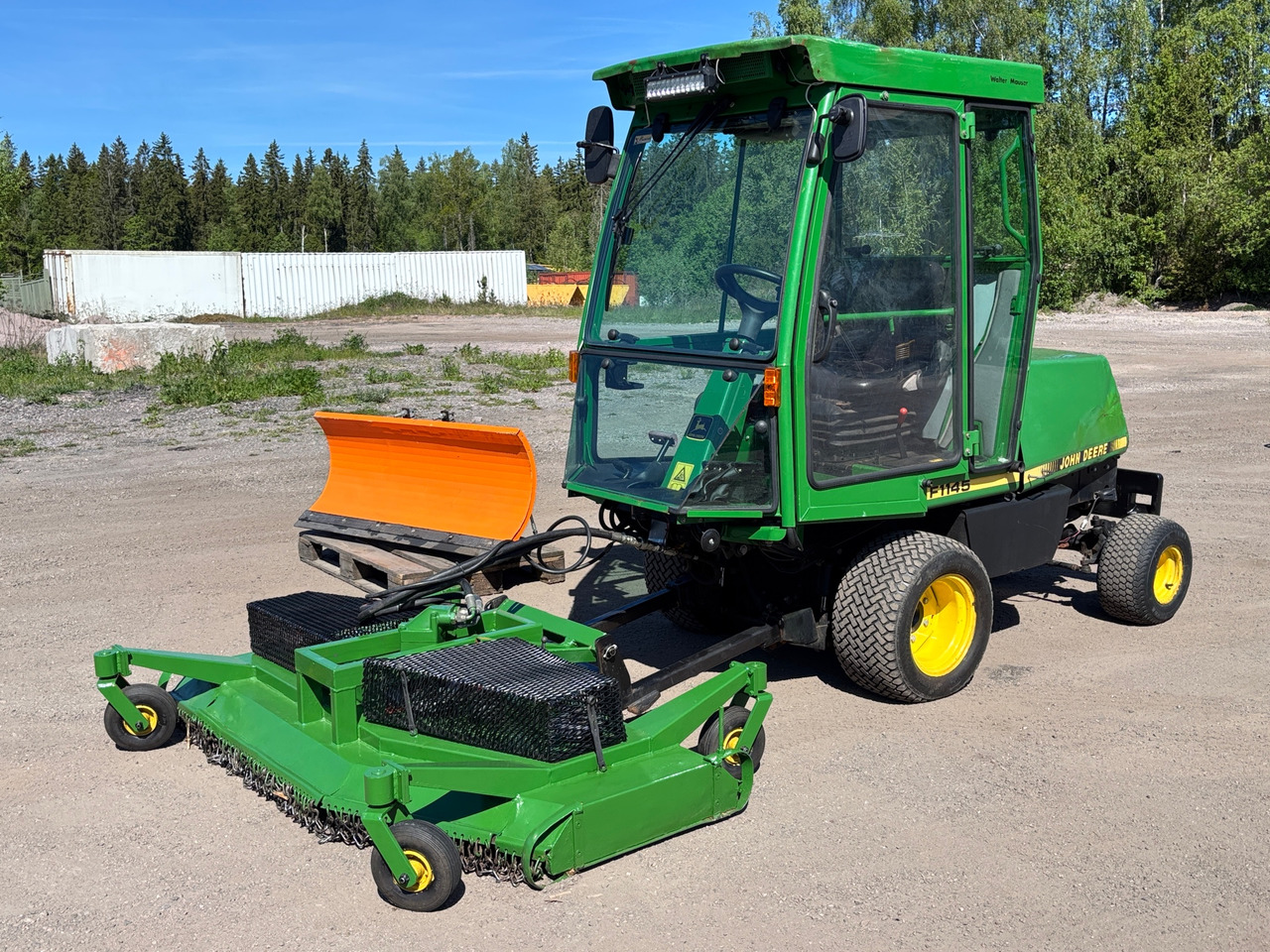 John Deere F1145 - Municipal/ Special vehicle: picture 1 John Deere F1145 - Municipal/ Special vehicle: picture 1