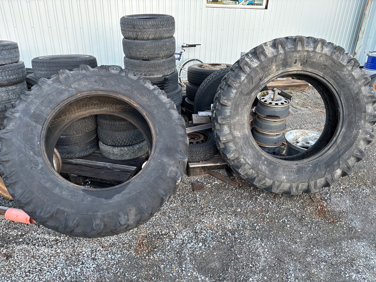 Nokian Tractor Industrial - Tire for Construction machinery: picture 1 Nokian Tractor Industrial - Tire for Construction machinery: picture 1