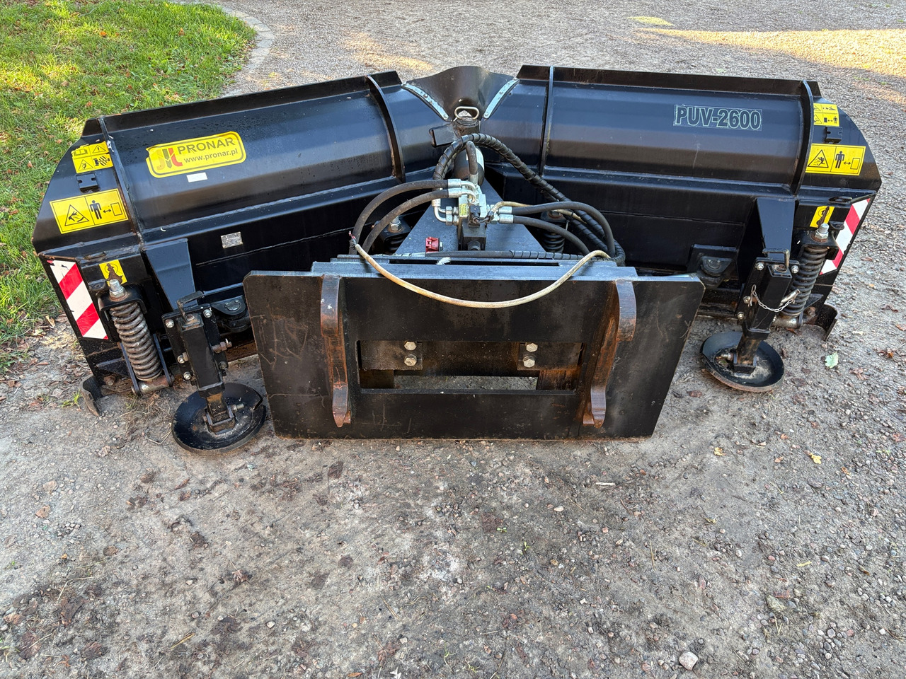 Pronar PUV 2600 - Snow plough: picture 1 Pronar PUV 2600 - Snow plough: picture 1