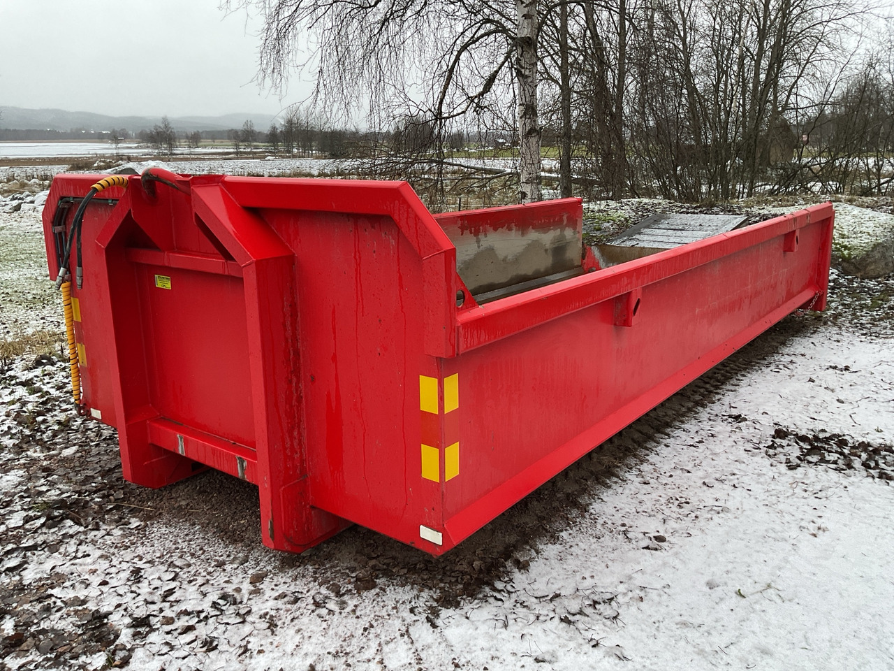 Sisu - Roll-off container: picture 1 Sisu - Roll-off container: picture 1