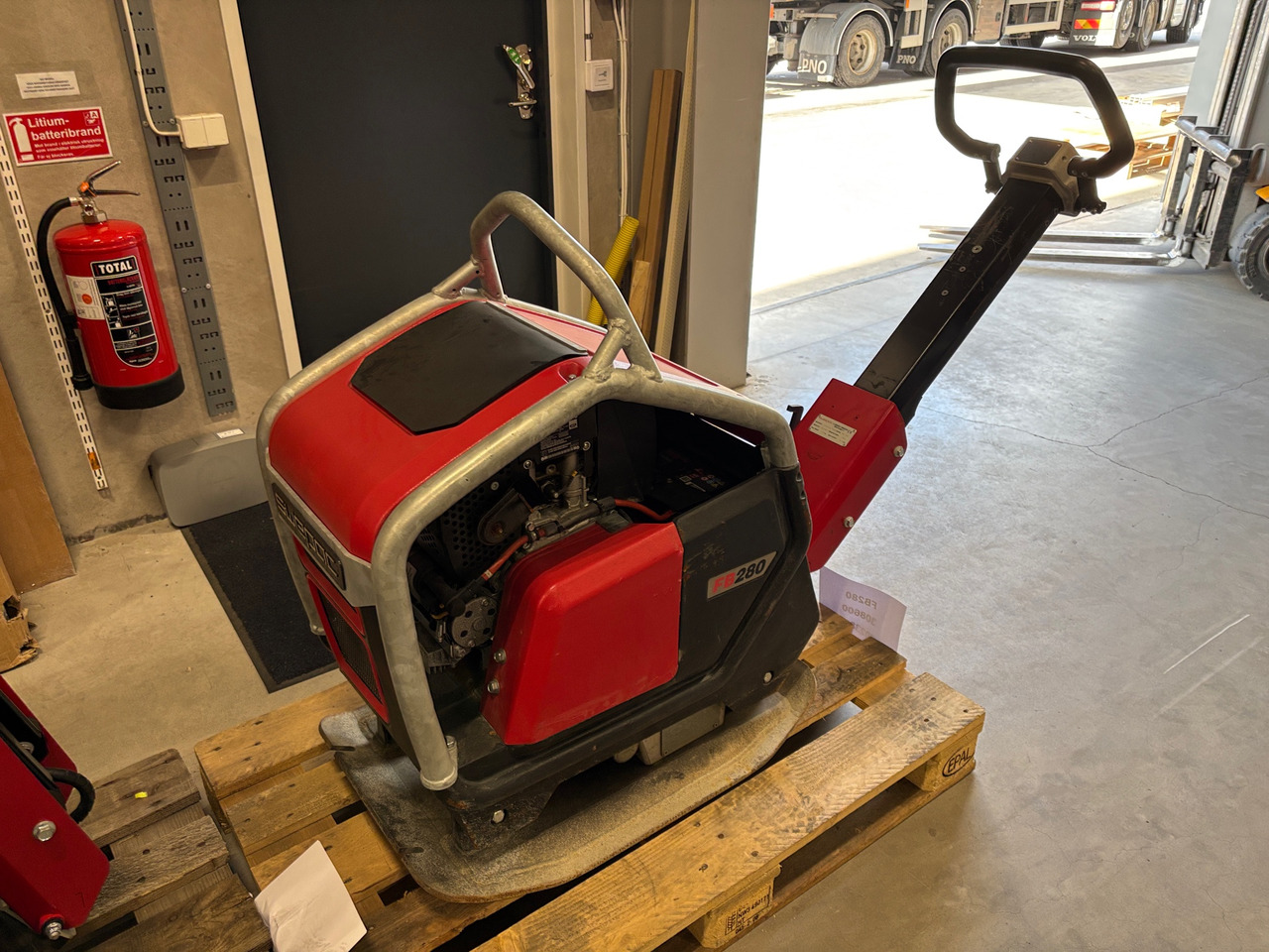 Swepac FB280 - Vibratory plate: picture 1 Swepac FB280 - Vibratory plate: picture 1