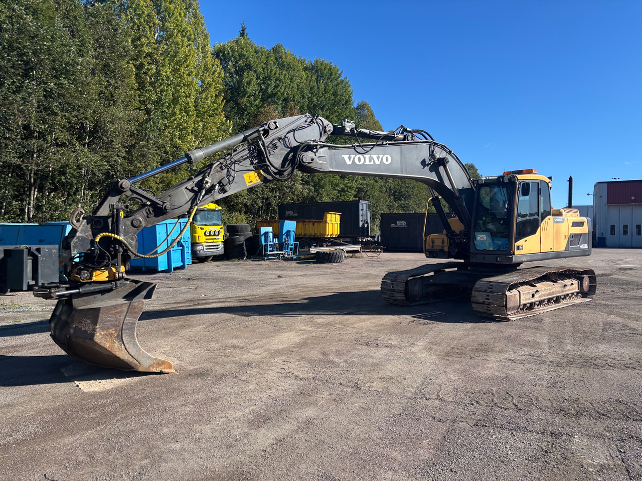 Volvo EC220DL - Excavator: picture 1 Volvo EC220DL - Excavator: picture 1