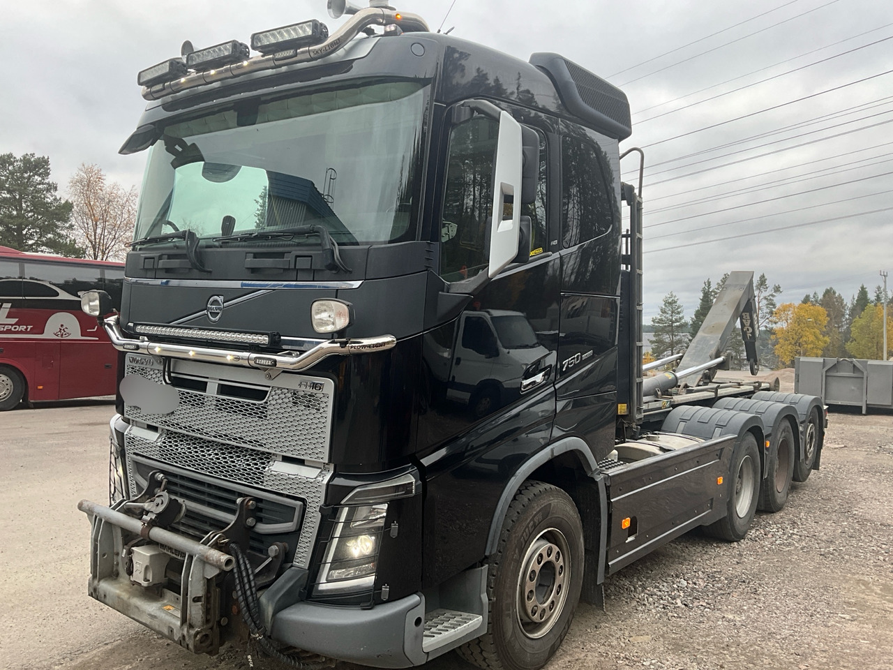 Volvo FH16 Tridem - Hook lift truck: picture 1 Volvo FH16 Tridem - Hook lift truck: picture 1