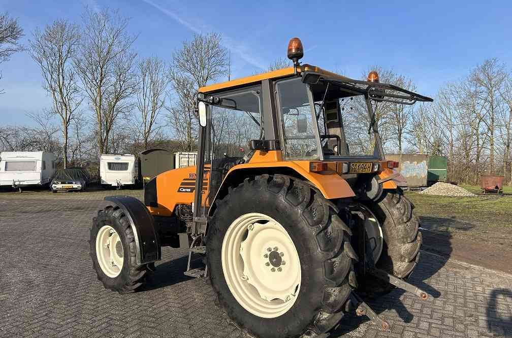 Renault Ceres 335 - Farm tractor: picture 2 Renault Ceres 335 - Farm tractor: picture 2