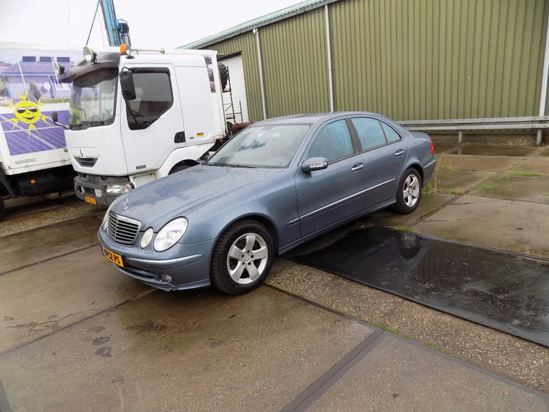 Mercedes-Benz E-Klasse 320 CDI sedan avantgarde - Car: picture 4 Mercedes-Benz E-Klasse 320 CDI sedan avantgarde - Car: picture 4