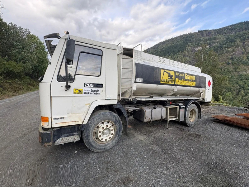 Volvo FL 7 Volvo FL7 285 Fuel tanker 4x2 - Tank truck: picture 2 Volvo FL 7 Volvo FL7 285 Fuel tanker 4x2 - Tank truck: picture 2