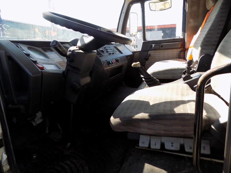 Volvo koel vrieswagen met hydr. lift - Refrigerator truck: picture 3 Volvo koel vrieswagen met hydr. lift - Refrigerator truck: picture 3