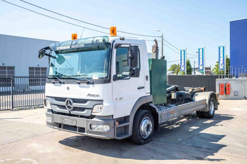 Mercedes ATEGO 1222 K - Hook lift truck: picture 5 Mercedes ATEGO 1222 K - Hook lift truck: picture 5