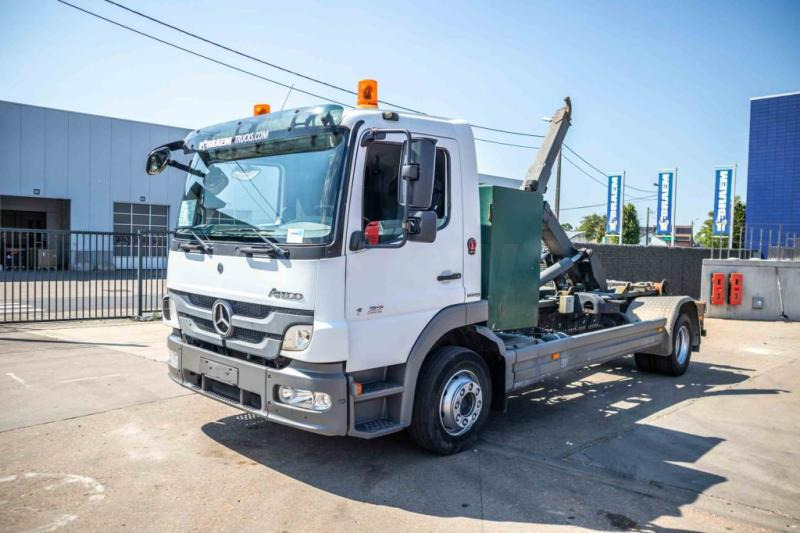 Mercedes ATEGO 1222 K - Hook lift truck: picture 1 Mercedes ATEGO 1222 K - Hook lift truck: picture 1