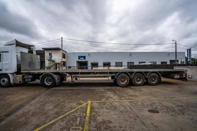 SYSTEM TRAILERS SYSTEM TRAILERS GSPRS27 - Dropside/ Flatbed semi-trailer: picture 2 SYSTEM TRAILERS SYSTEM TRAILERS GSPRS27 - Dropside/ Flatbed semi-trailer: picture 2