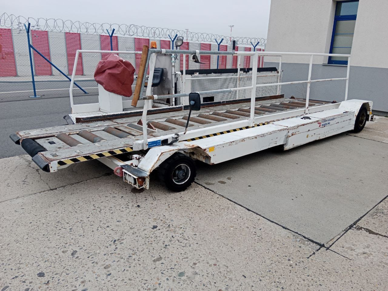 TREPEL CCL35/35 - Aircraft cargo loader: picture 5 TREPEL CCL35/35 - Aircraft cargo loader: picture 5