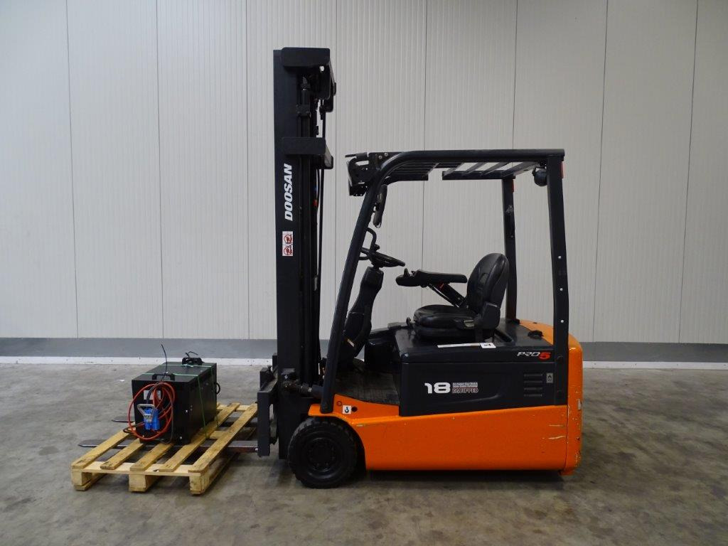 Doosan B18T-5 - TRIPLEX - Electric forklift: picture 3 Doosan B18T-5 - TRIPLEX - Electric forklift: picture 3
