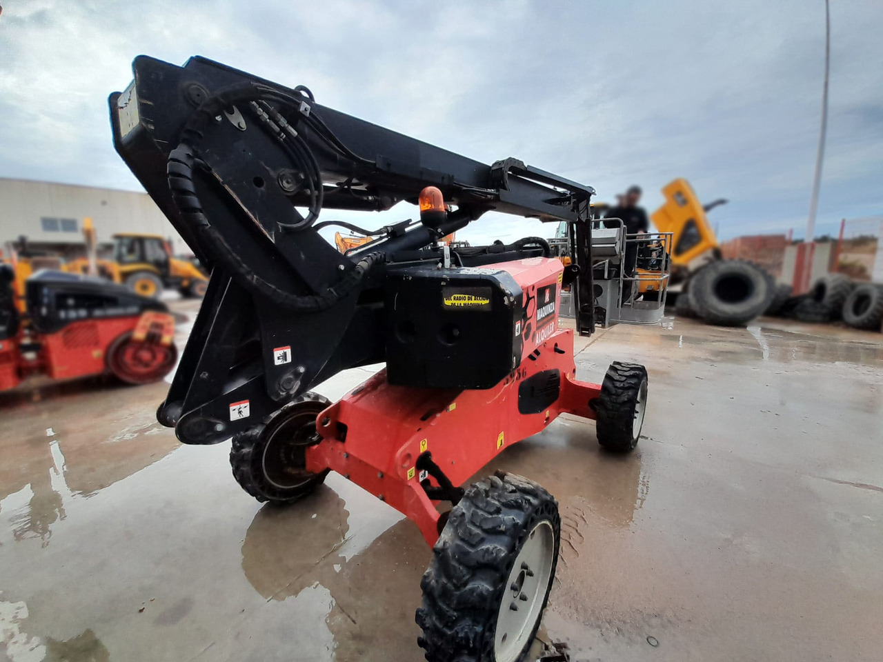 MANITOU MAN GO 12 - Articulated boom: picture 5 MANITOU MAN GO 12 - Articulated boom: picture 5