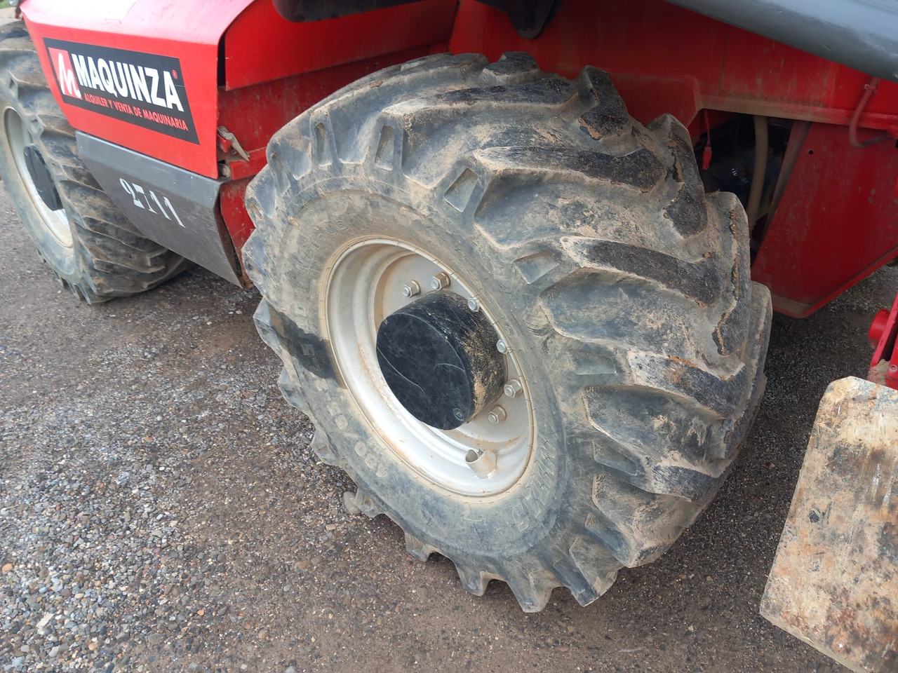 Telescopic handler MANITOU MRT1742: picture 12