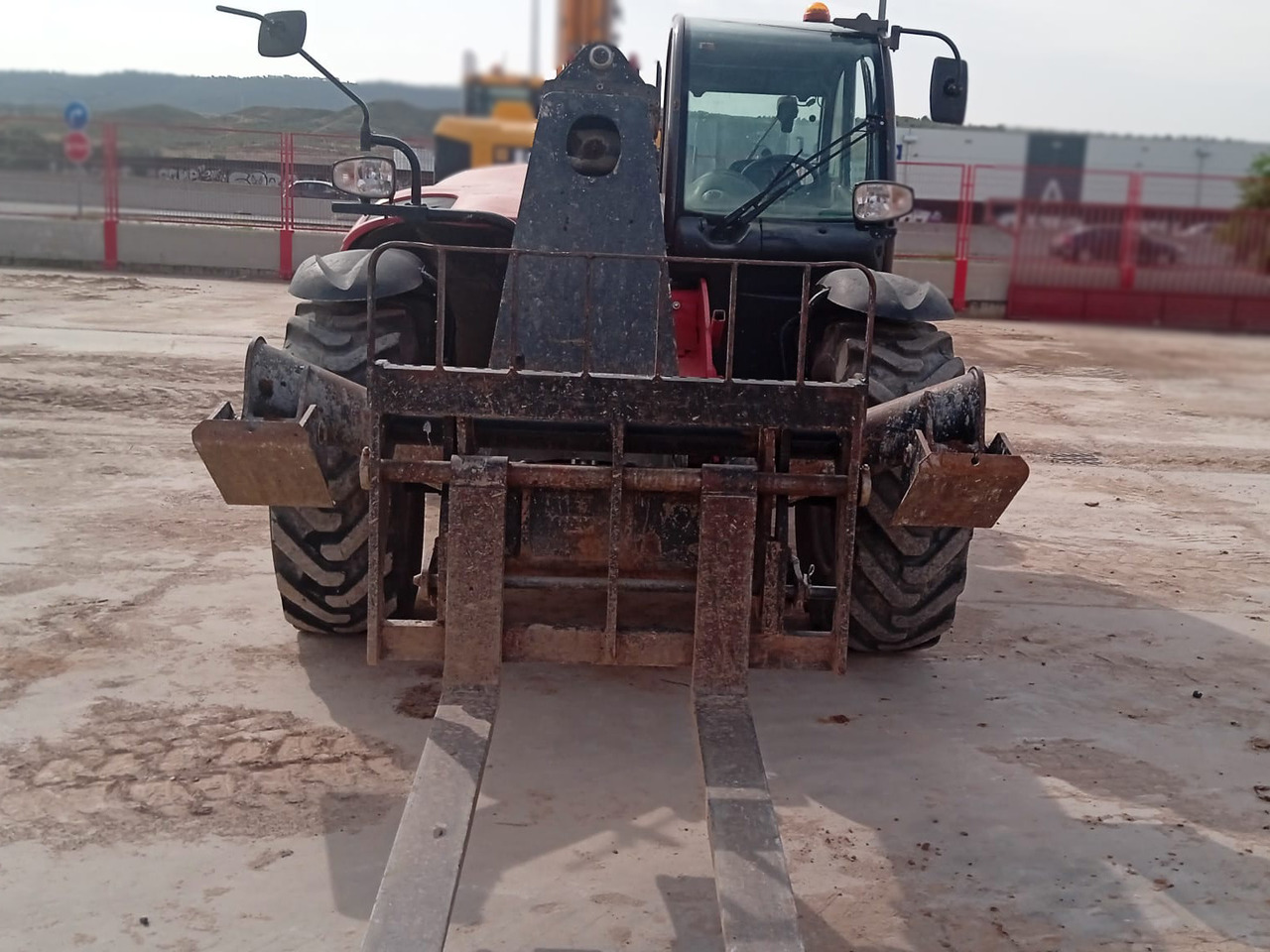 Telescopic handler MANITOU MT1335 EASY: picture 9