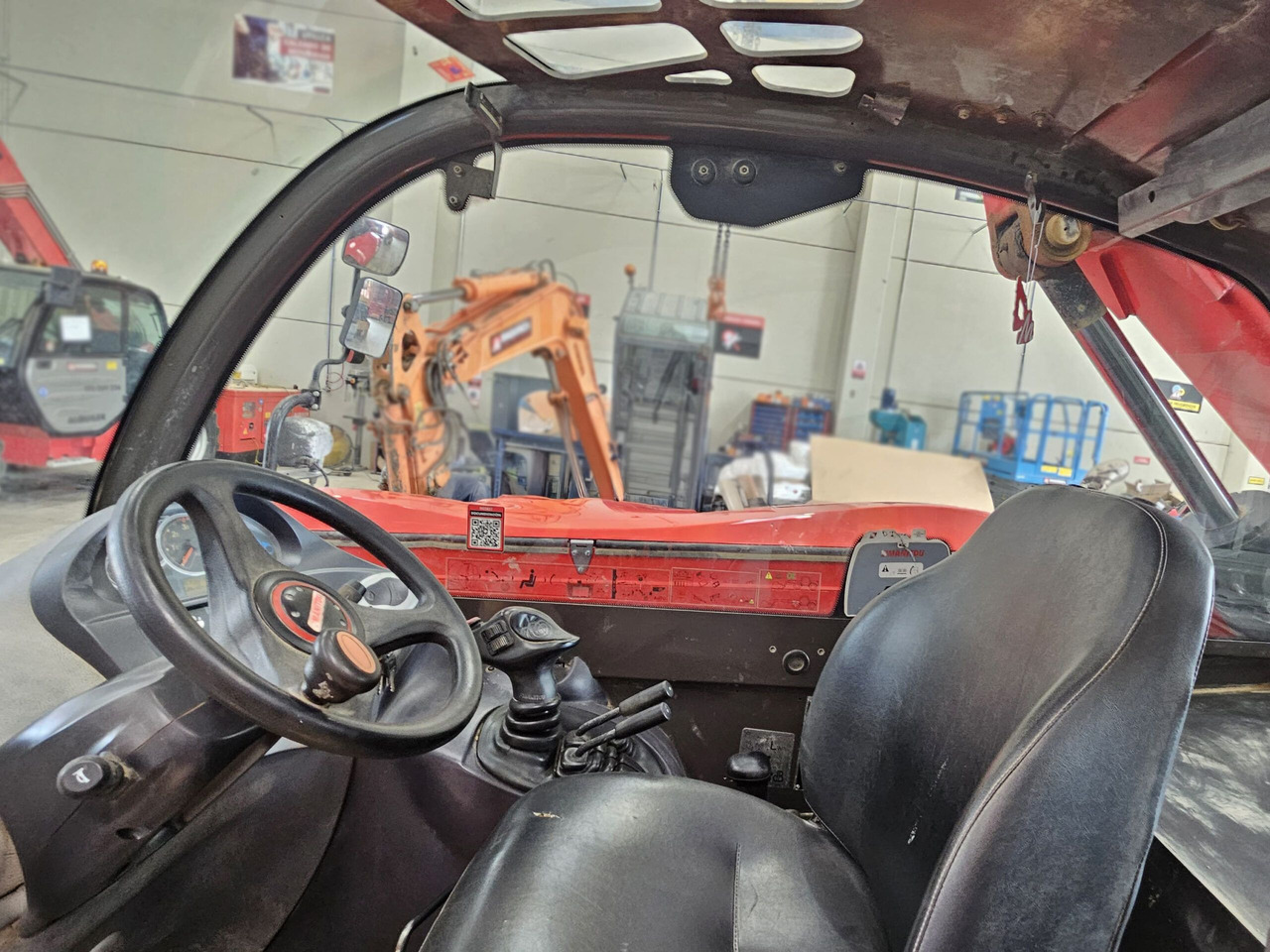 Telescopic handler MANITOU MT1335 EASY: picture 12