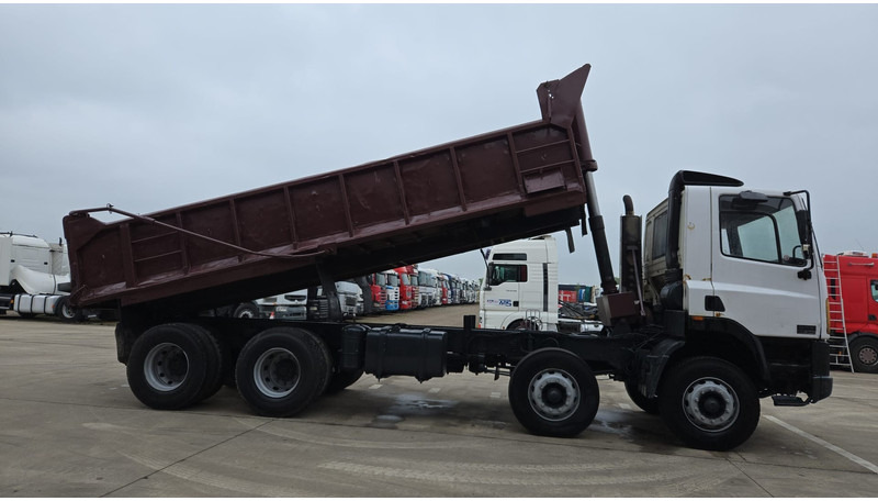 DAF 85 CF 340 (EURO 2 / MANUAL PUMP / STEEL SUSP. / POSSIBLE AS CHASSIS / 8X4) - Tipper: picture 4 DAF 85 CF 340 (EURO 2 / MANUAL PUMP / STEEL SUSP. / POSSIBLE AS CHASSIS / 8X4) - Tipper: picture 4