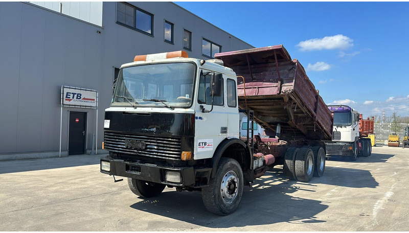 Iveco MAGIRUS 260 - 34 (LIVRAISON GRATUITE AU PORT D'ANVERS / POMPE MANUELLE) - Tipper: picture 1 Iveco MAGIRUS 260 - 34 (LIVRAISON GRATUITE AU PORT D'ANVERS / POMPE MANUELLE) - Tipper: picture 1