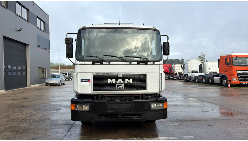 MAN 19.343 (12000 L / BIG AXLE / MANUAL GEARBOX / EURO 2) - Vacuum truck: picture 2 MAN 19.343 (12000 L / BIG AXLE / MANUAL GEARBOX / EURO 2) - Vacuum truck: picture 2