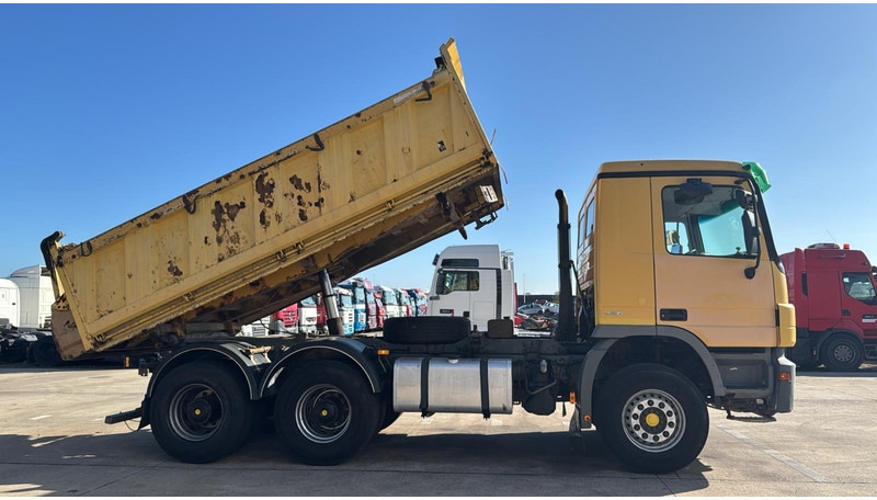 Mercedes-Benz Actros 2641 (EPS / PARFAIT ETAT / LAMES / GRAND PONT / 6X4 / MP2) - Tipper: picture 3 Mercedes-Benz Actros 2641 (EPS / PARFAIT ETAT / LAMES / GRAND PONT / 6X4 / MP2) - Tipper: picture 3