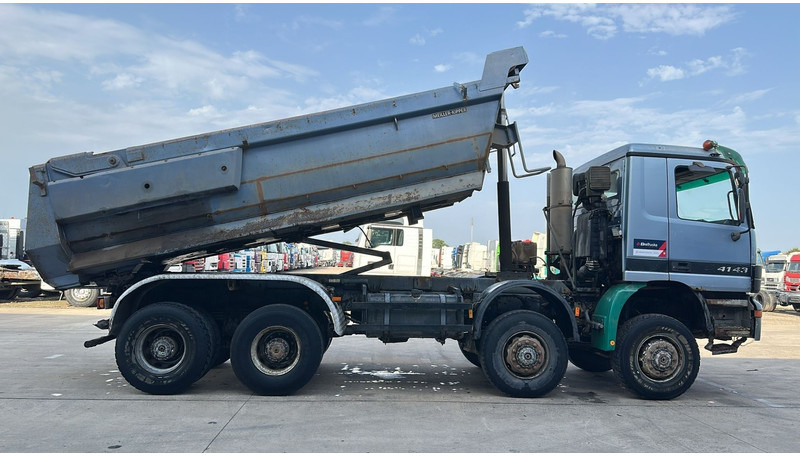 Mercedes-Benz Actros 4143 (8X8 / BOITE MANUELLE / LAMES / GRAND PONT / STEEL SUSP. / BIG AXLE) - Tipper: picture 3 Mercedes-Benz Actros 4143 (8X8 / BOITE MANUELLE / LAMES / GRAND PONT / STEEL SUSP. / BIG AXLE) - Tipper: picture 3