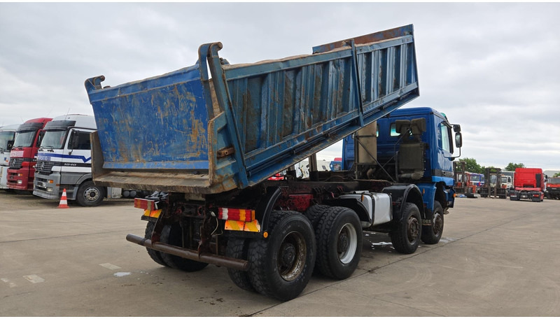 Mercedes-Benz Actros 4143 (EPS / 8X6 / LAMES / GRAND PONT / V6 / 3 PEDALES / MP1) - Tipper: picture 5 Mercedes-Benz Actros 4143 (EPS / 8X6 / LAMES / GRAND PONT / V6 / 3 PEDALES / MP1) - Tipper: picture 5